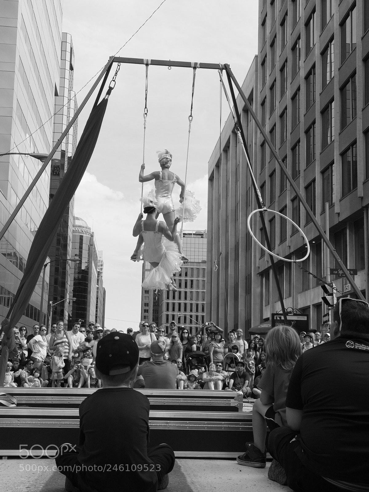 Fujifilm X10 sample photo. Circus in the air photography