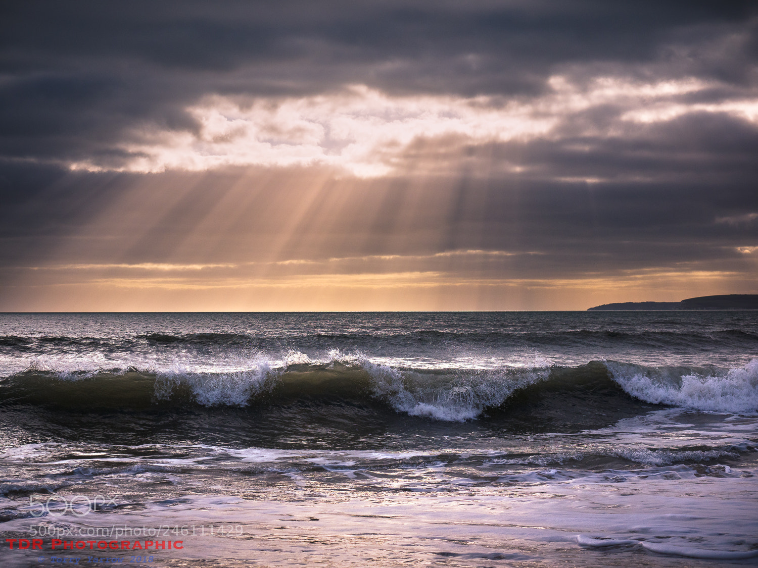 Olympus OM-D E-M1 sample photo. Waves and rays photography