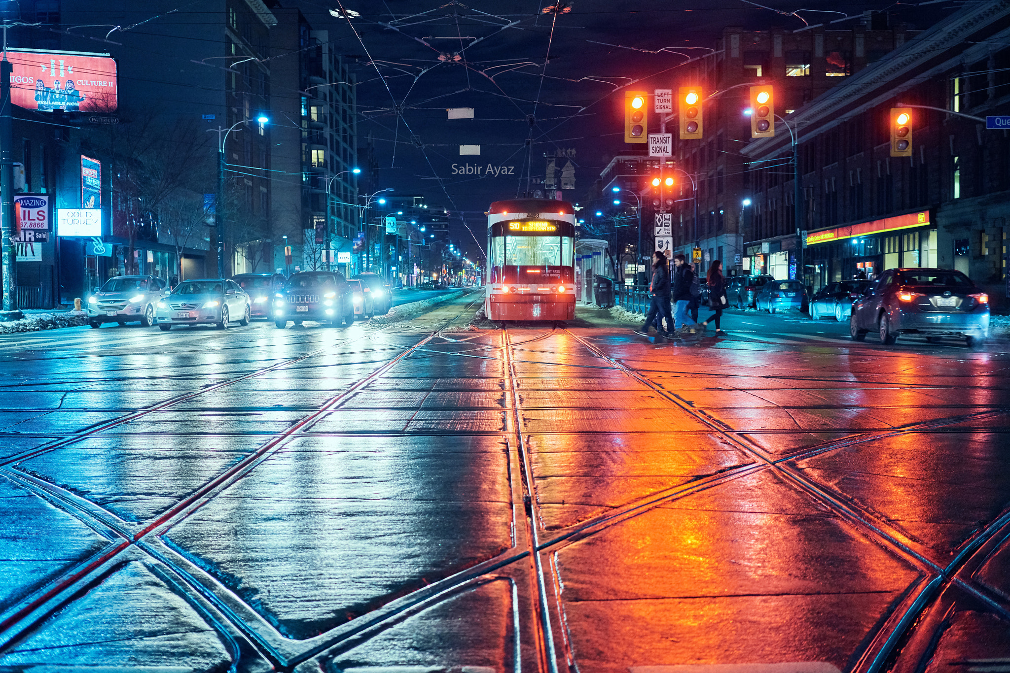 Sony a7R III + Sony Sonnar T* FE 35mm F2.8 ZA sample photo. Blues and reds of winter photography