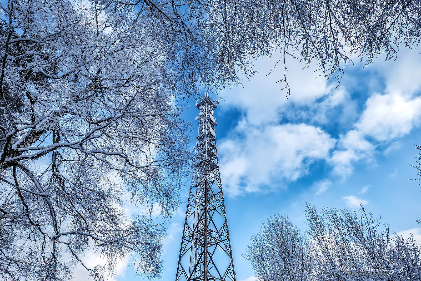 Fujifilm X-T2 sample photo. Broadcast tower feels blue photography