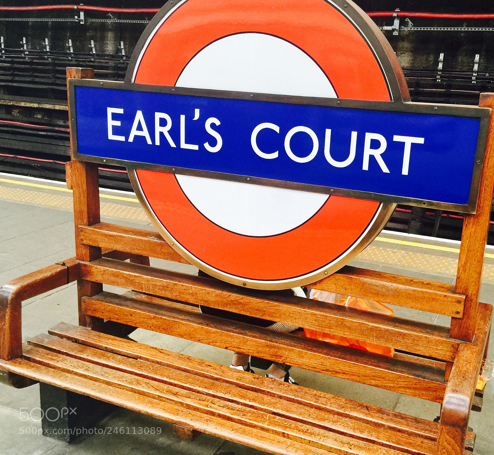 Apple iPhone 6 Plus sample photo. Tube station photography