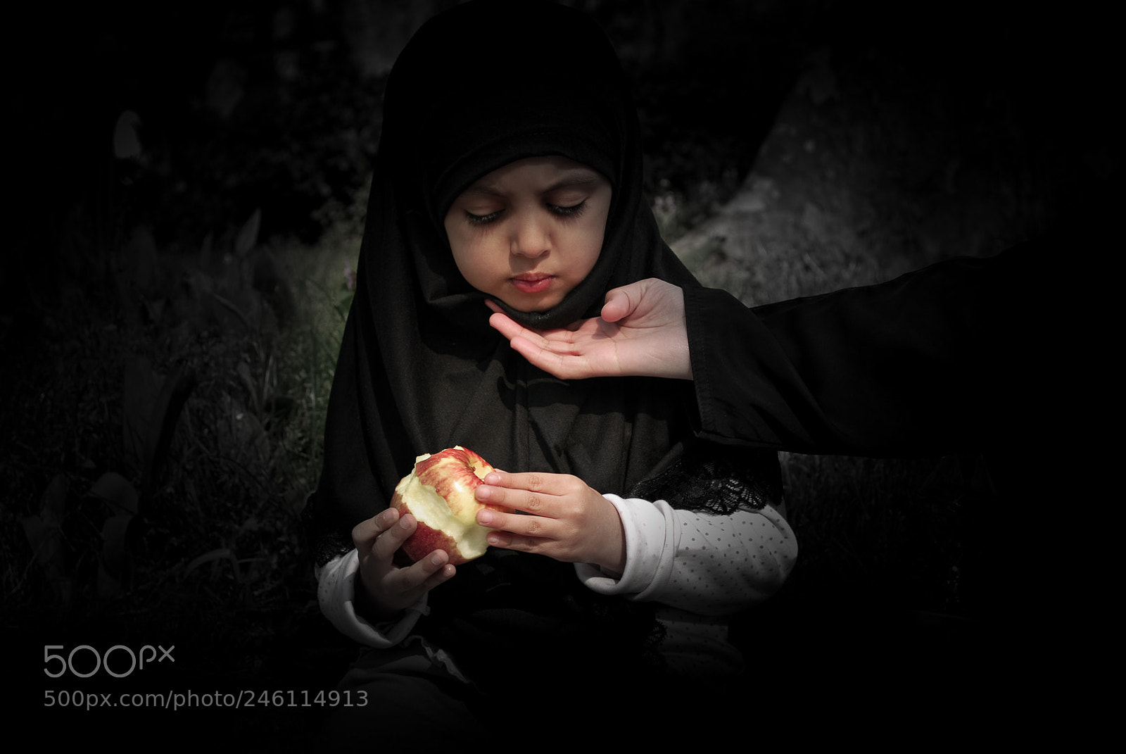 Nikon D60 sample photo. Apple and little girl's photography