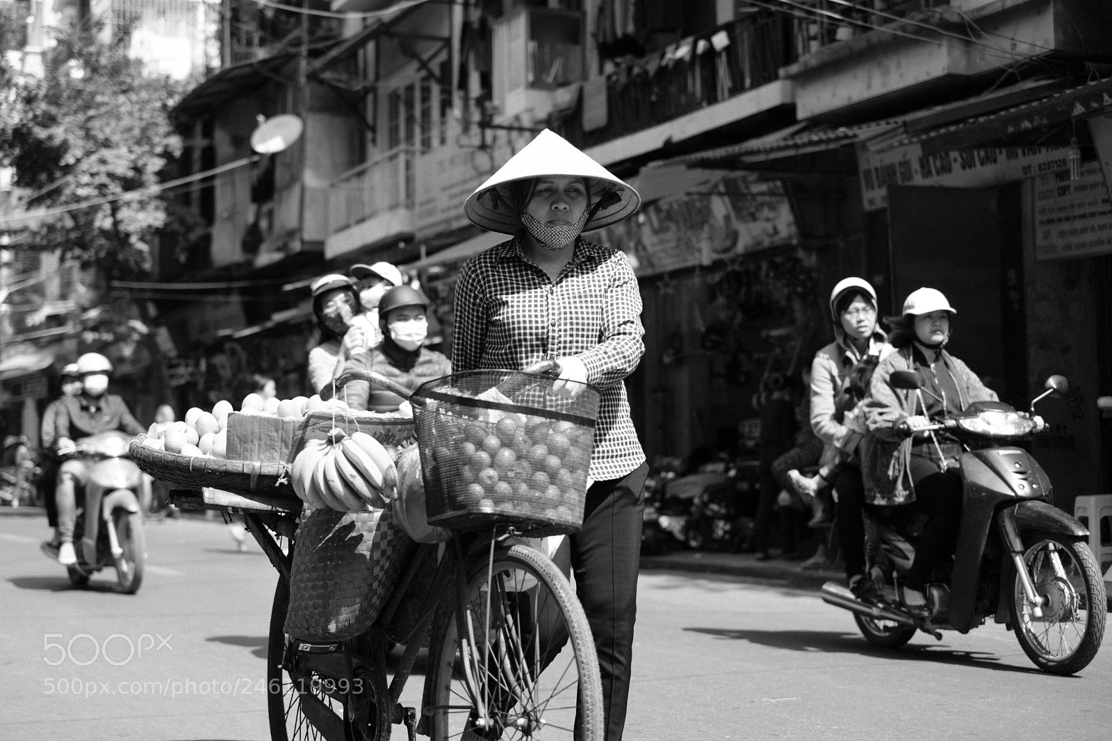 Fujifilm X-Pro2 sample photo. Fruit seller in hanoi photography