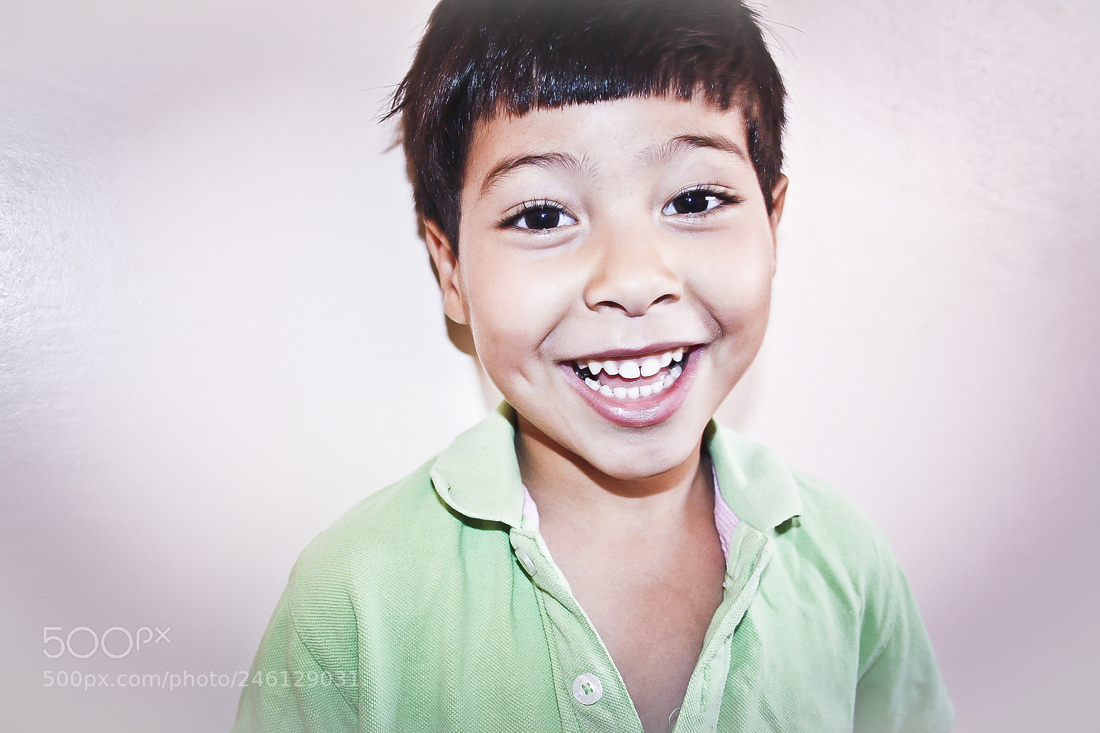 Canon EOS 1000D (EOS Digital Rebel XS / EOS Kiss F) sample photo. Smiley kid photography