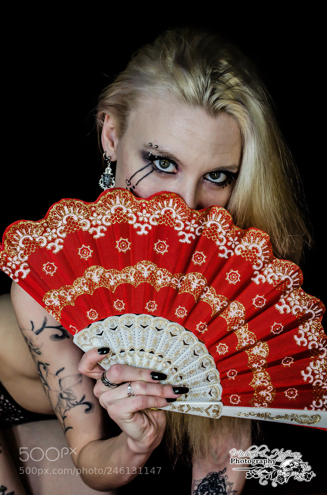 Nikon D5100 sample photo. Beauty behind the fan photography