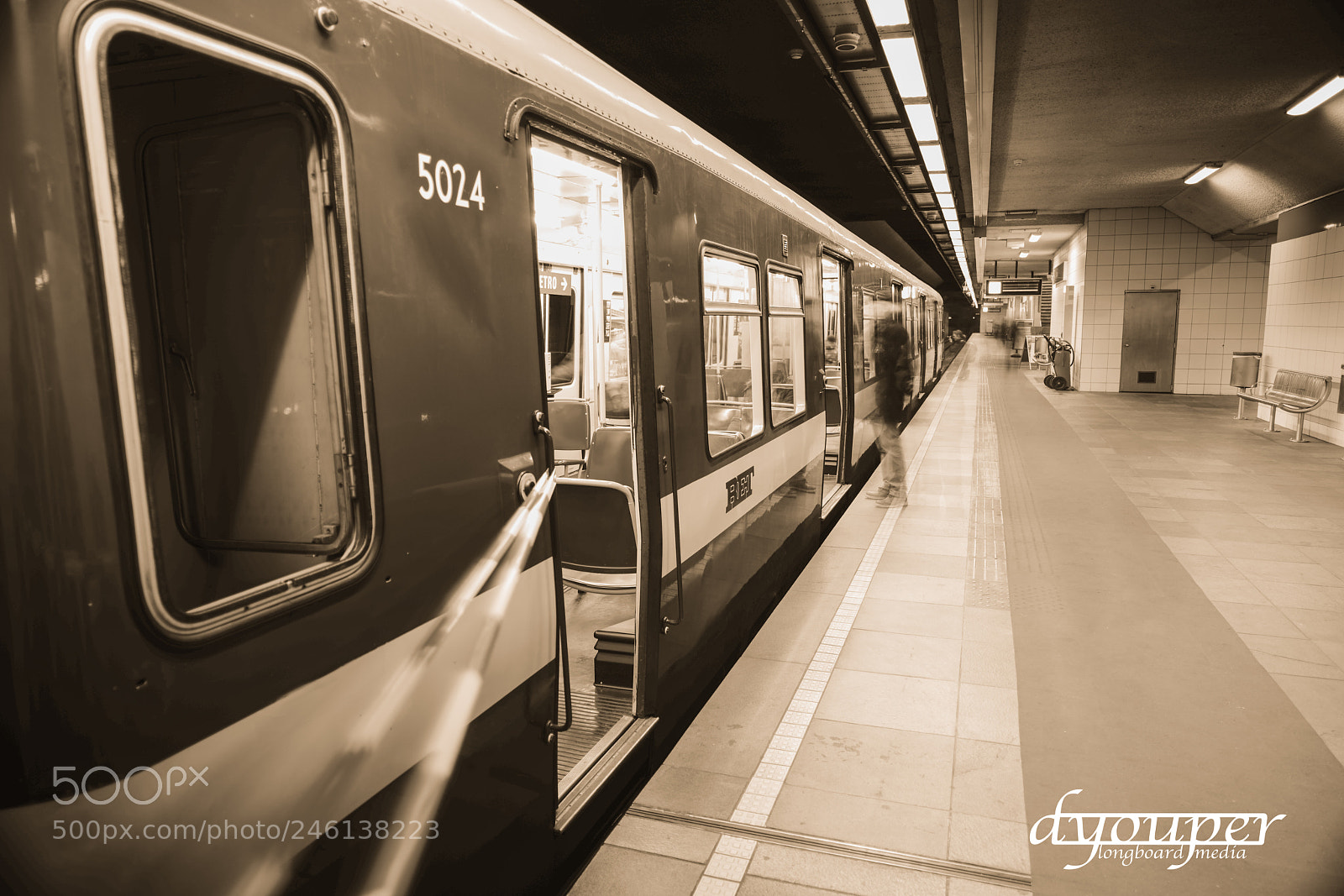 Sony a7R II sample photo. 50 year metro photography