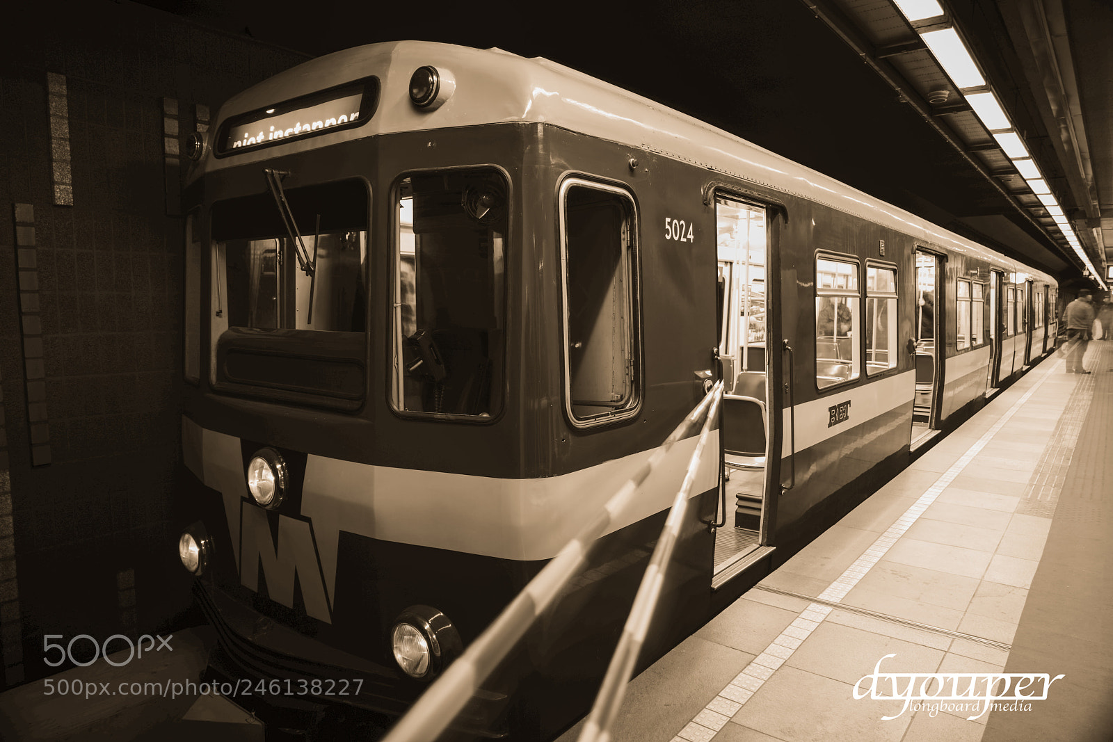 Sony a7R II sample photo. 50 year metro photography