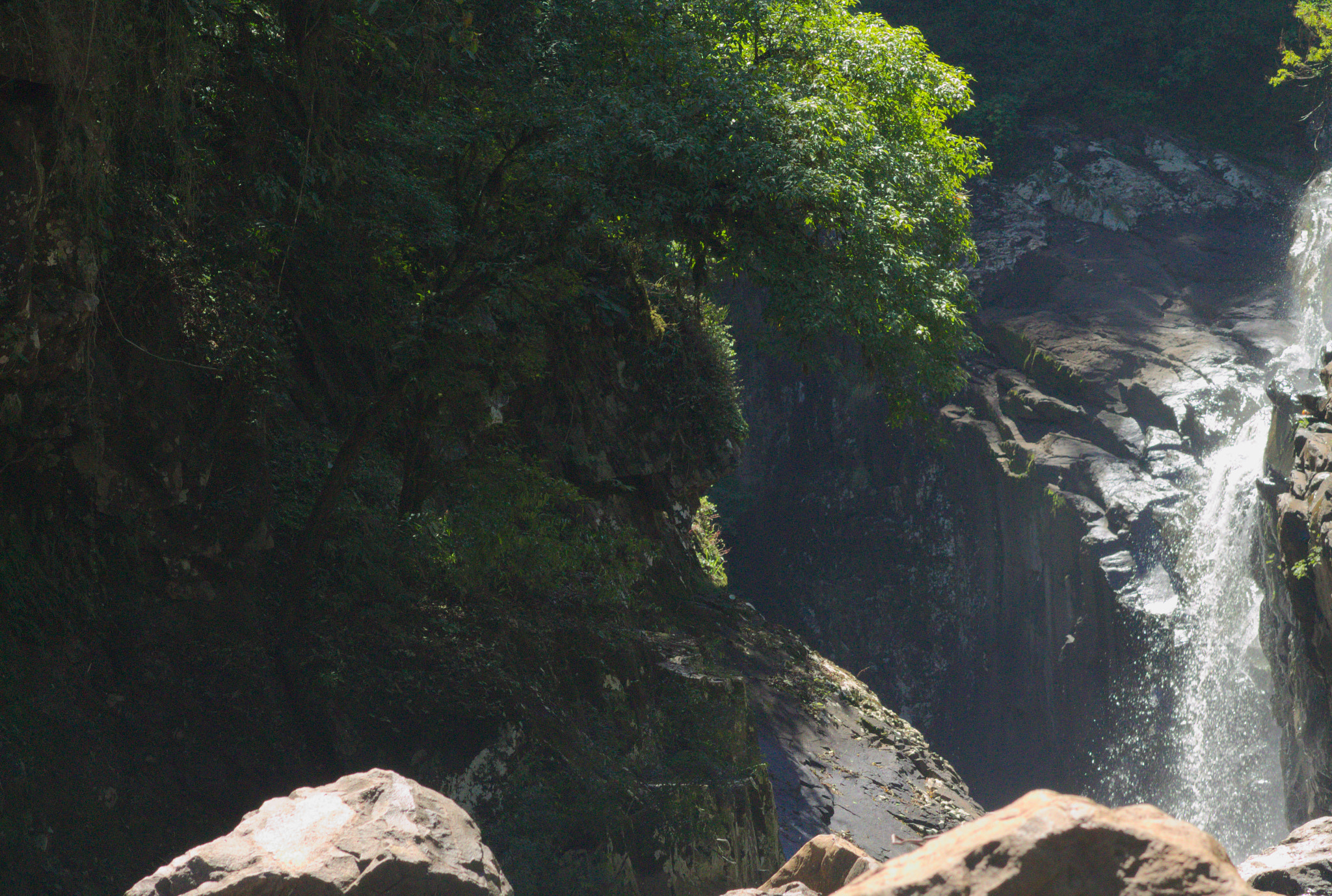 Canon EOS 1100D (EOS Rebel T3 / EOS Kiss X50) + EF75-300mm f/4-5.6 sample photo. "devil's hole" photography
