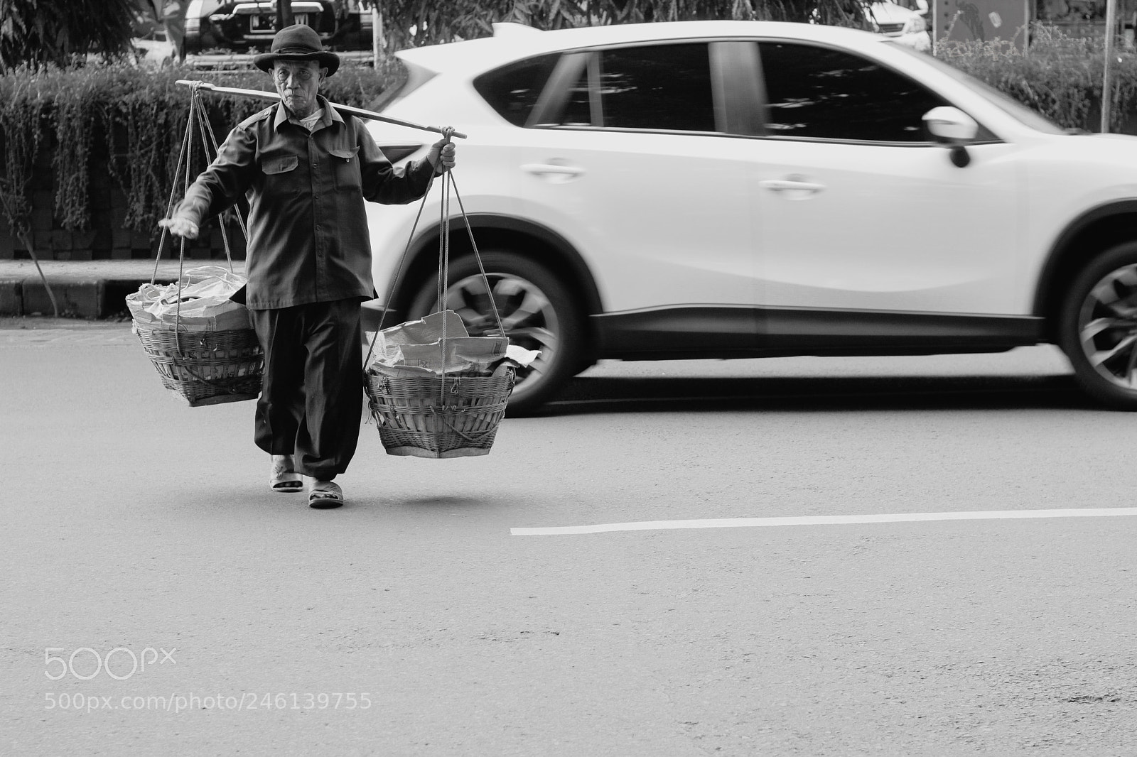 Canon EOS 600D (Rebel EOS T3i / EOS Kiss X5) sample photo. Work hard photography