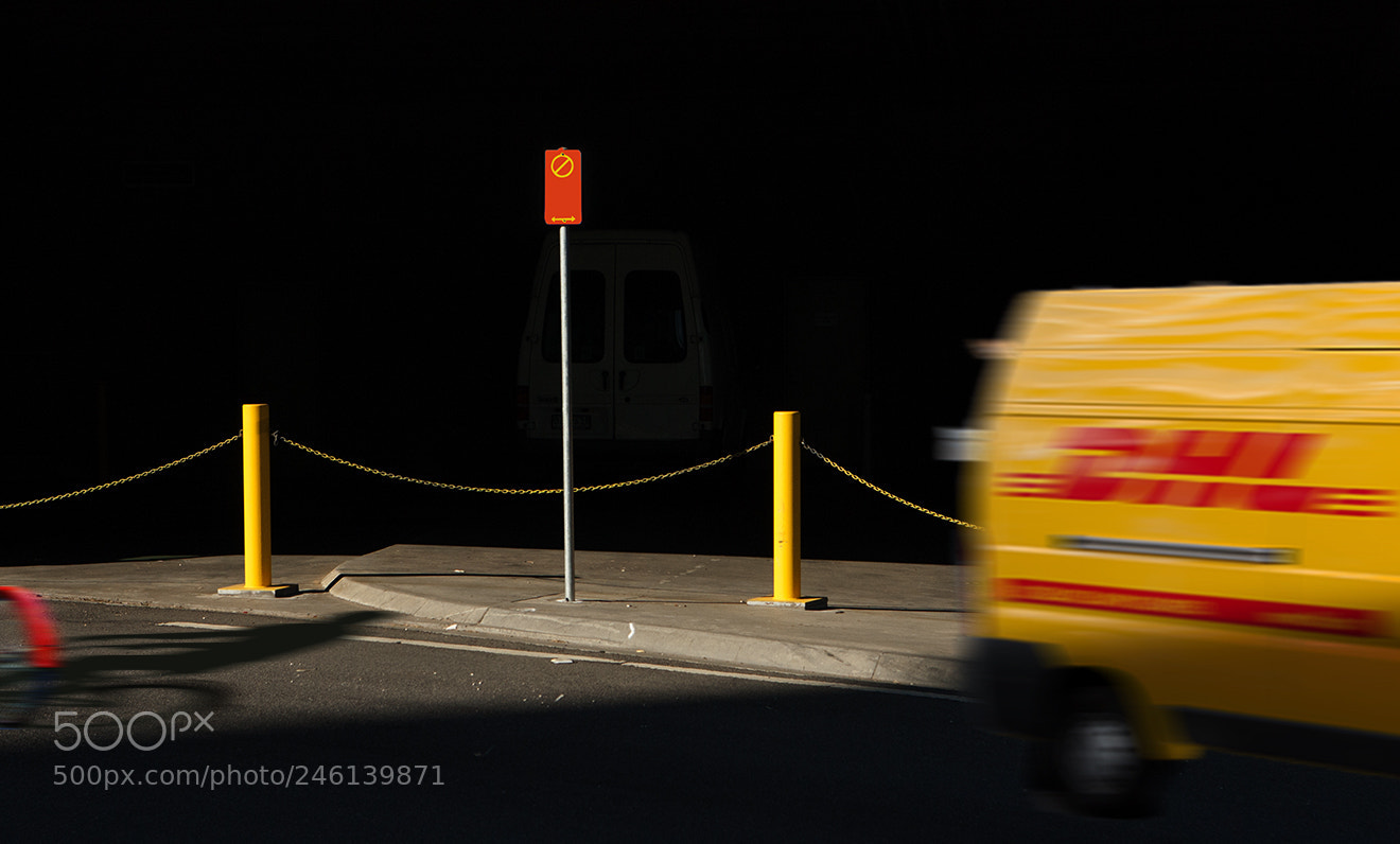 Canon EOS-1D Mark II sample photo. Dhl van photography