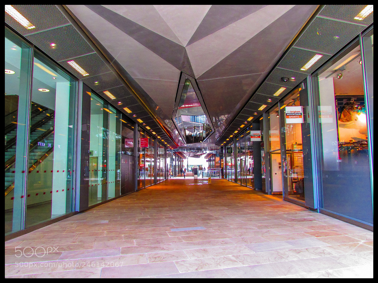 Canon PowerShot SX400 IS sample photo. Arcade in london photography
