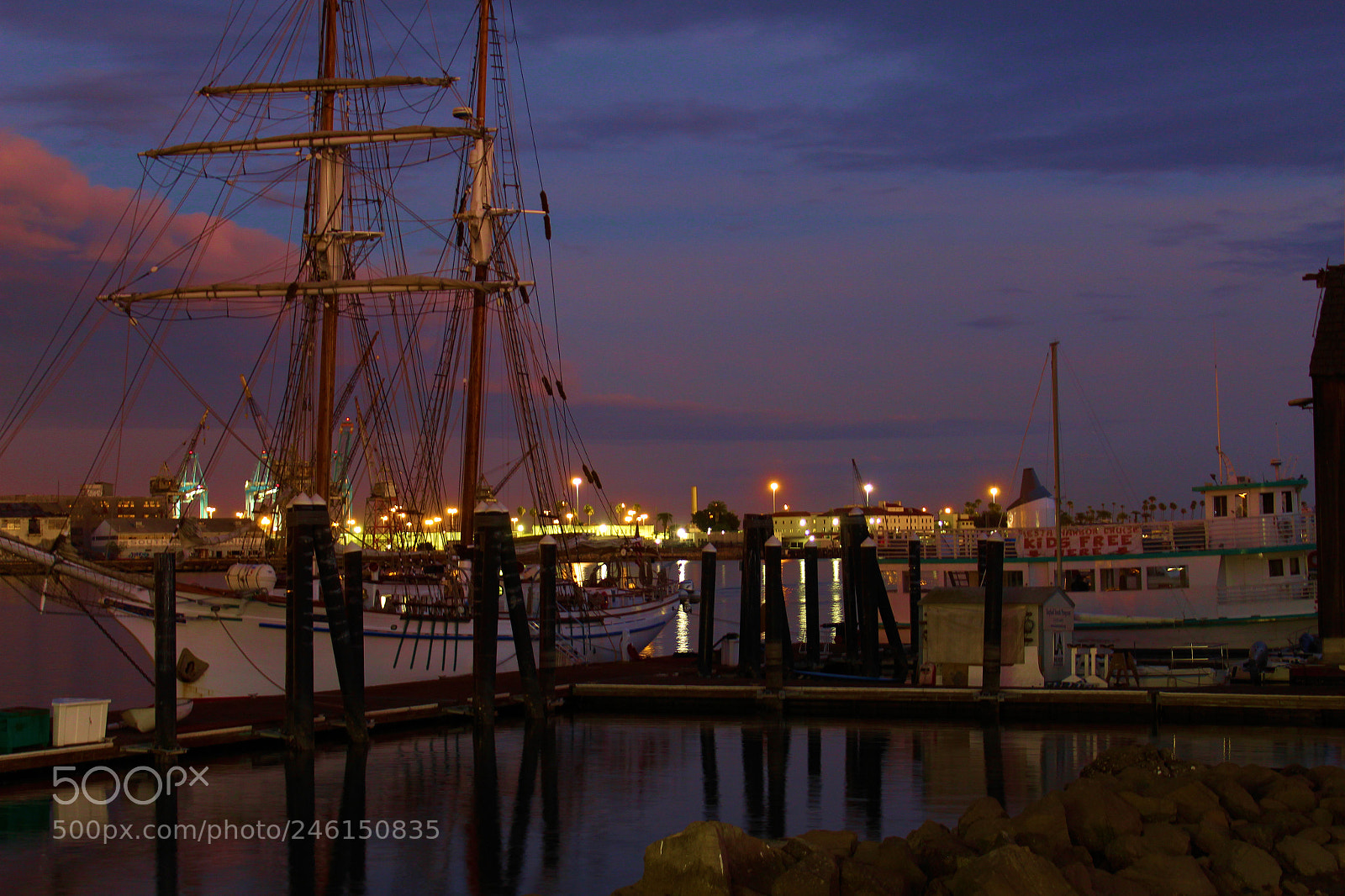 Canon EOS 1300D (EOS Rebel T6 / EOS Kiss X80) sample photo. Harbor nightfall photography