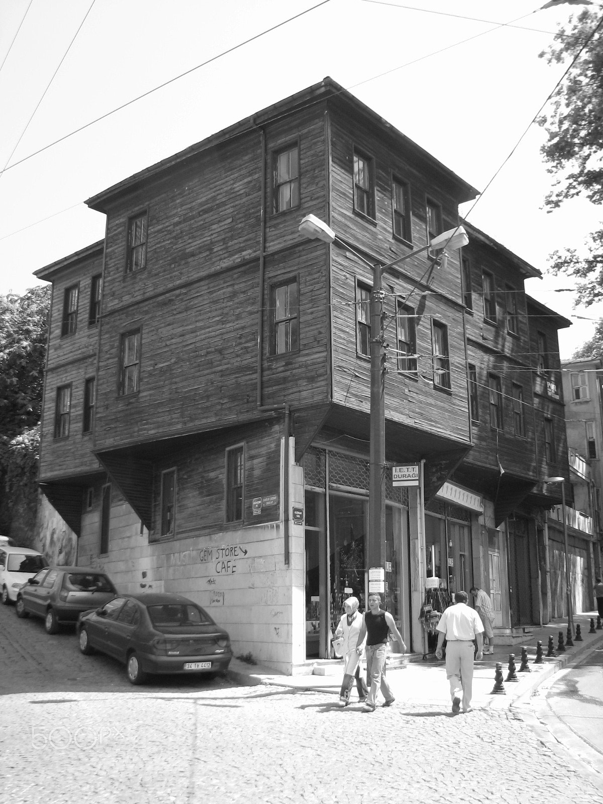 Canon POWERSHOT S2 IS sample photo. Old house in istanbul photography