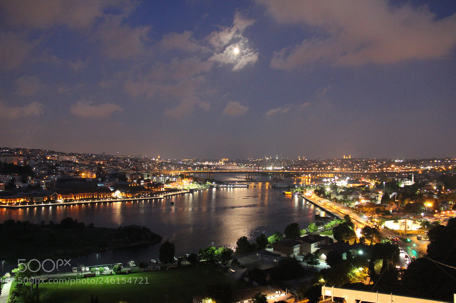 Canon EF-S 18-200mm F3.5-5.6 IS sample photo. Istanbul at night photography