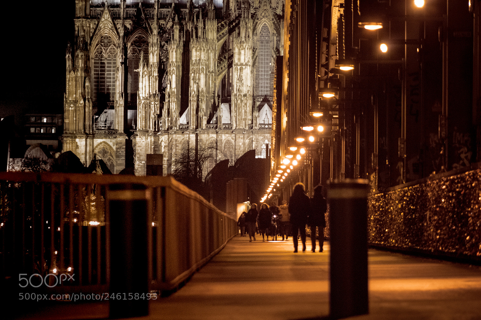 Canon EOS 1300D (EOS Rebel T6 / EOS Kiss X80) sample photo. Streets of cologne i photography