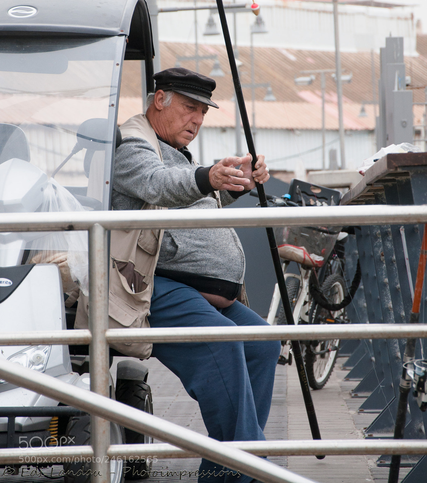 Nikon D5000 sample photo. He likes his fish photography