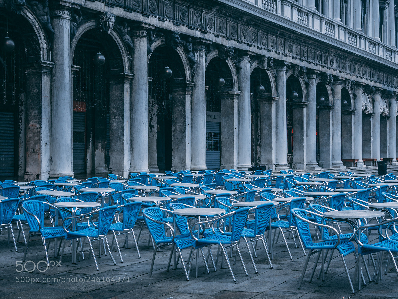 Panasonic Lumix DMC-GX85 (Lumix DMC-GX80 / Lumix DMC-GX7 Mark II) sample photo. Early morning in venice photography