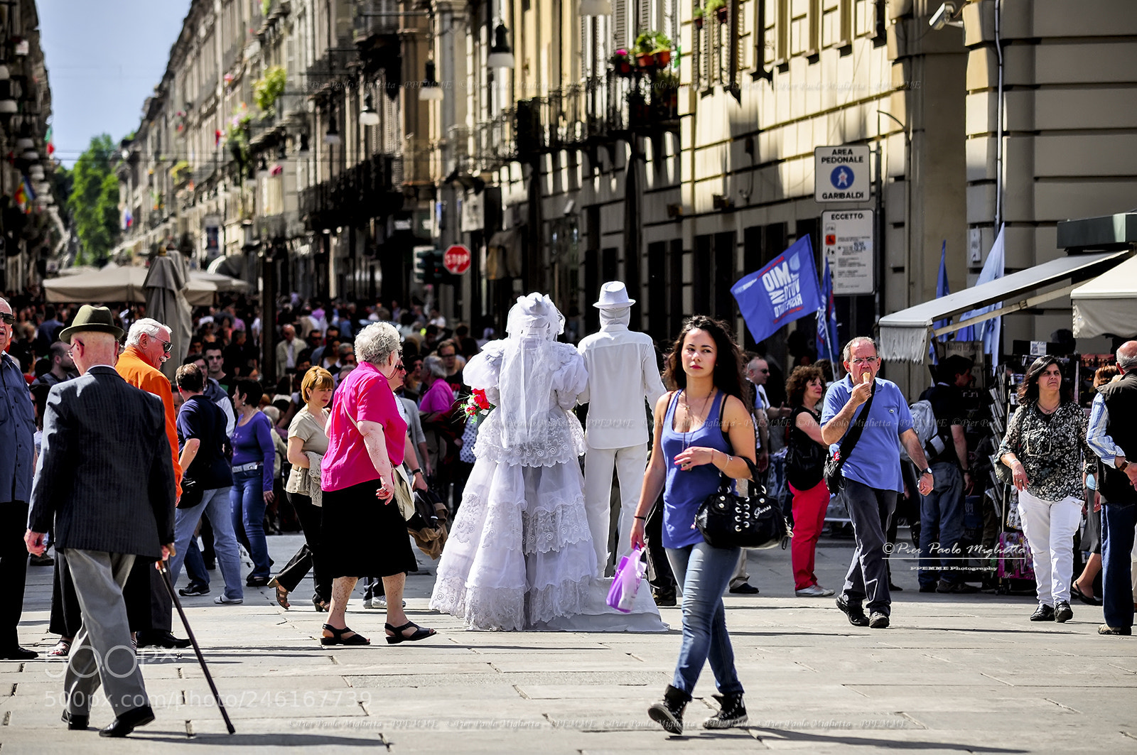 Nikon D90 sample photo. People in the square photography