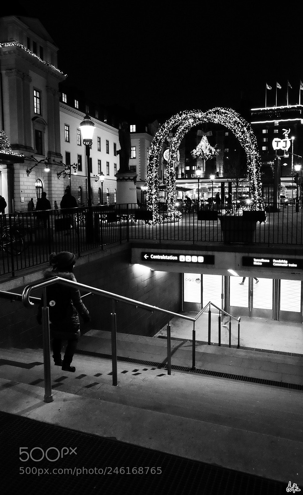 Fujifilm X-T1 sample photo. Child on the stairs. photography