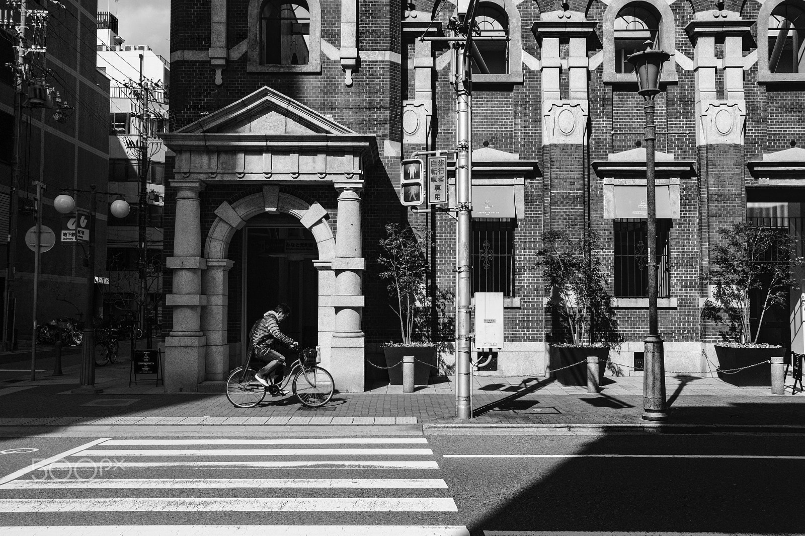 Leica M-Monochrom sample photo. Urban street snap photography