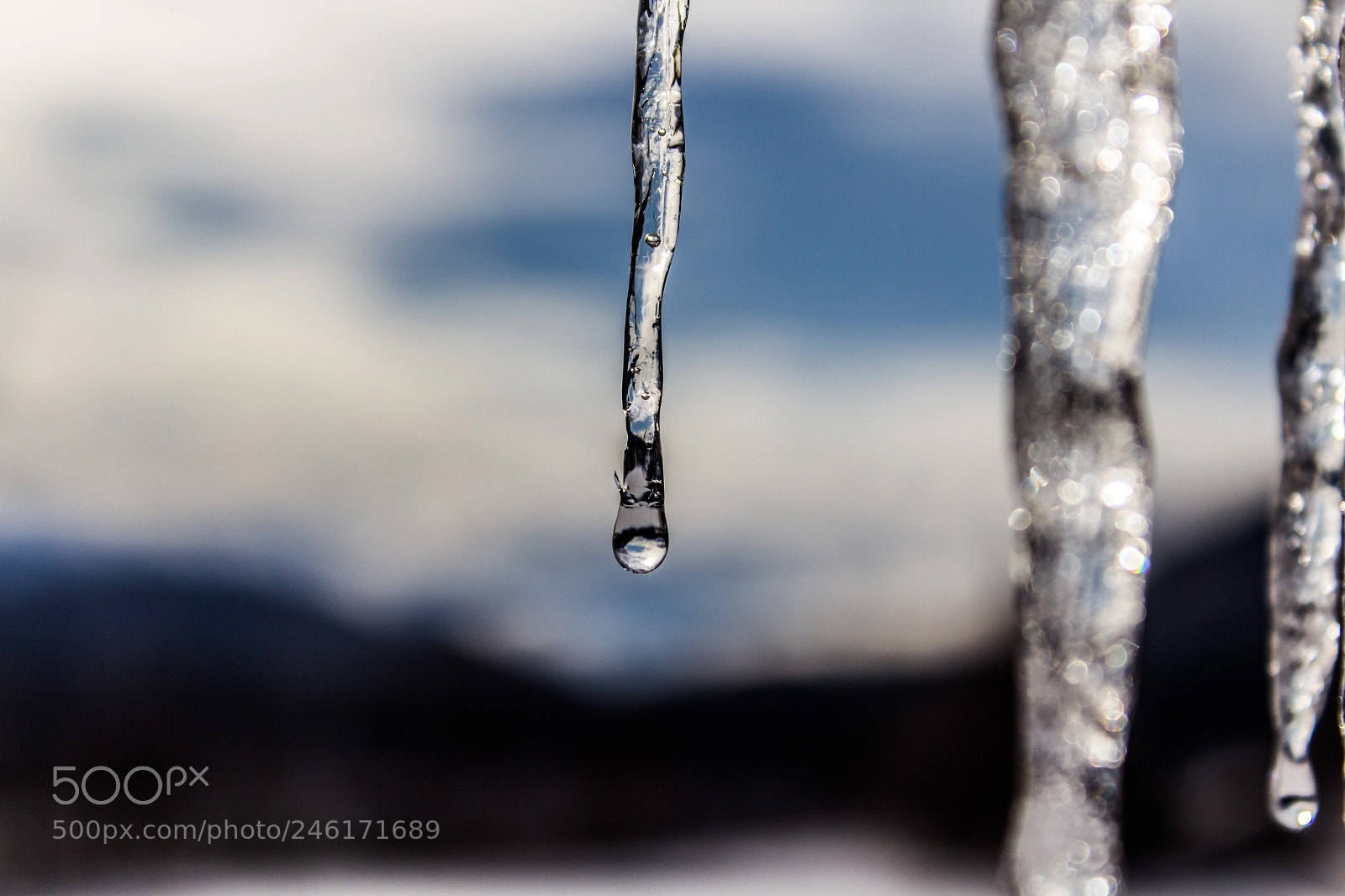 Canon EOS 600D (Rebel EOS T3i / EOS Kiss X5) sample photo. Icicles, waterdrop and clouds photography