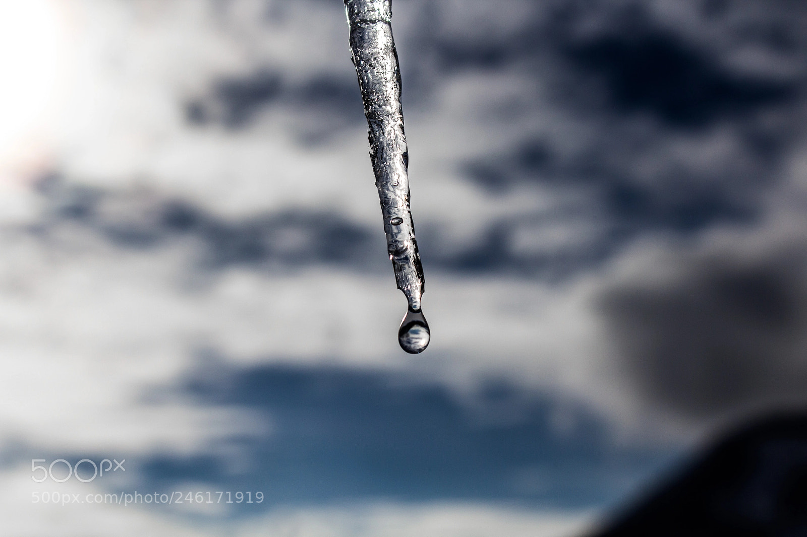 Canon EOS 600D (Rebel EOS T3i / EOS Kiss X5) sample photo. Icicle, waterdrop and sky photography