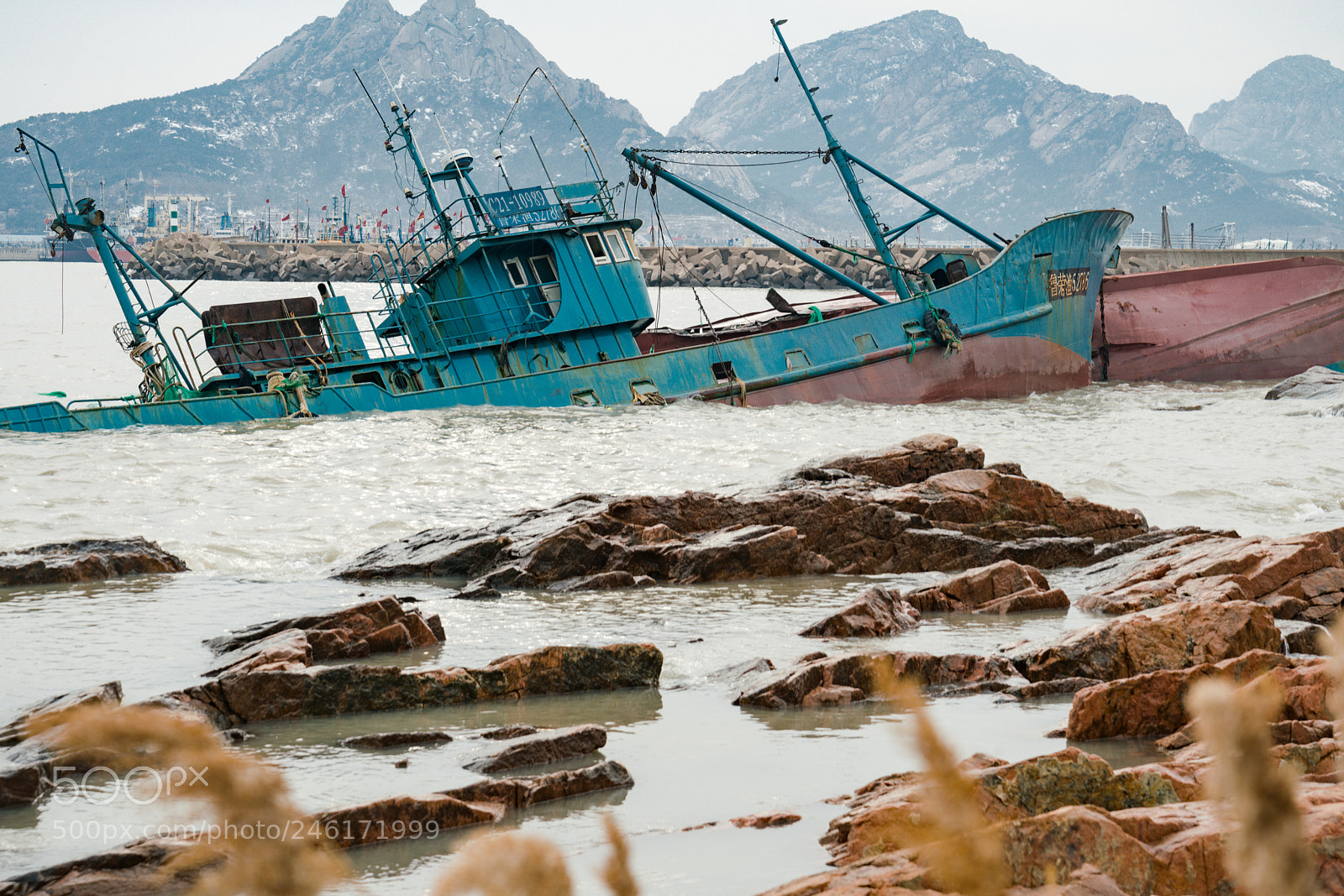 Sony a7R II sample photo. Fishing boat sinking near photography