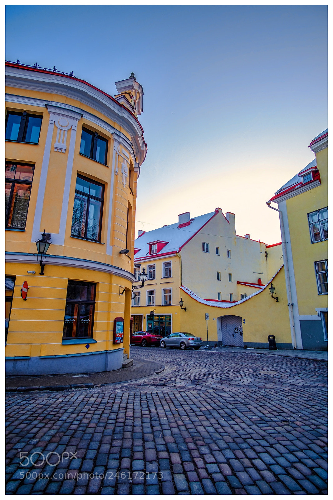 Fujifilm X-T20 sample photo. Yellow corner house photography