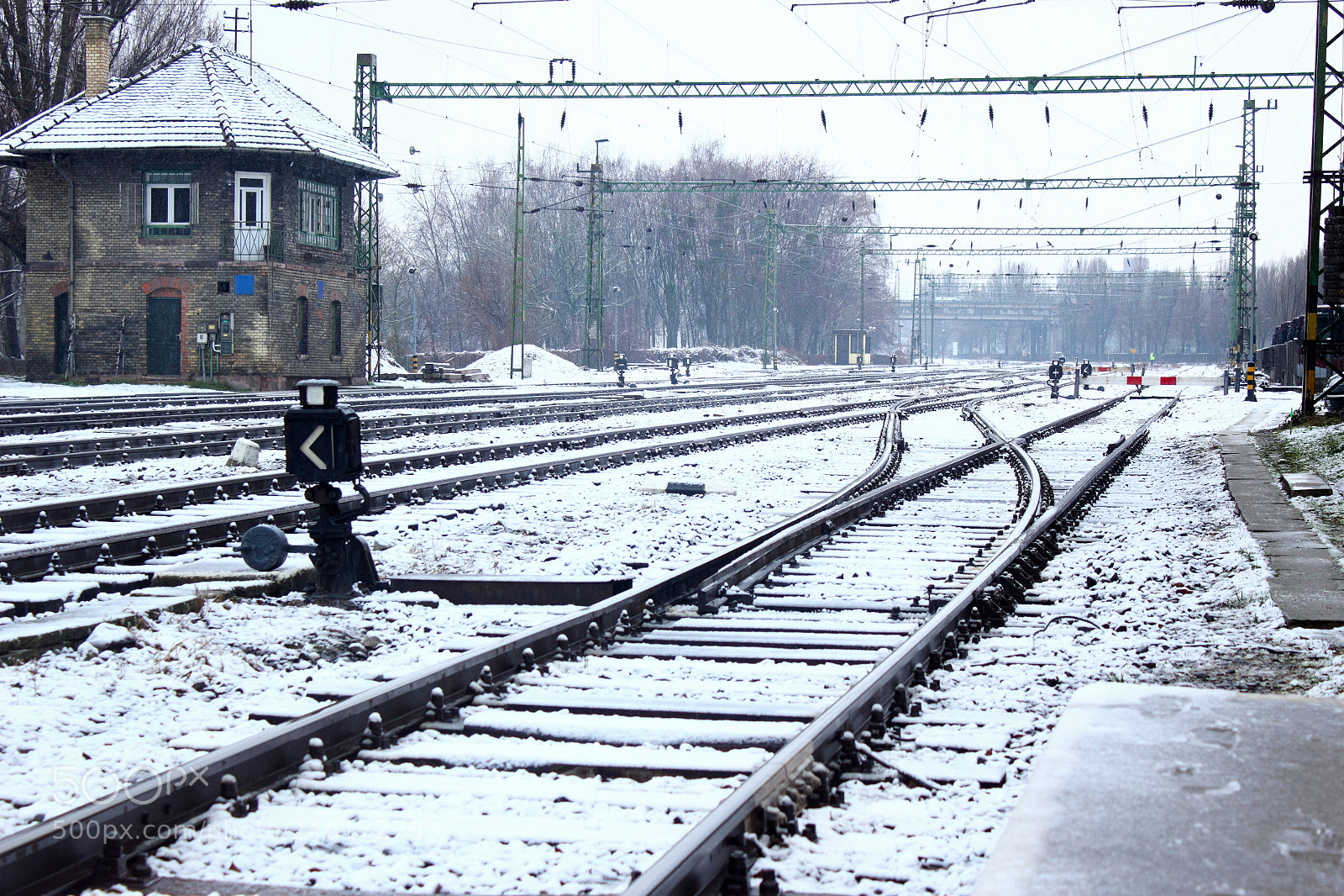 Canon EOS 550D (EOS Rebel T2i / EOS Kiss X4) sample photo. Snow on the rails photography