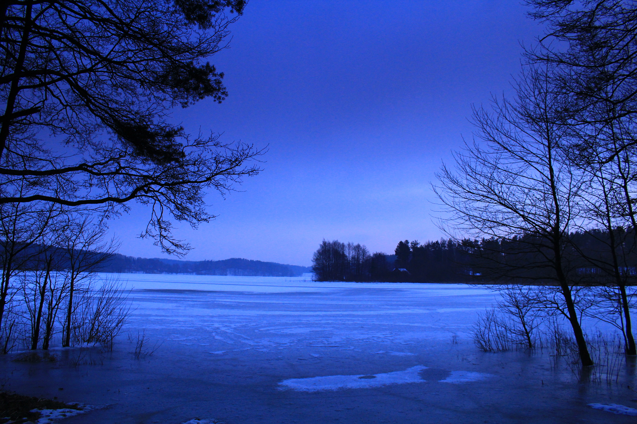 Canon EOS 1200D (EOS Rebel T5 / EOS Kiss X70 / EOS Hi) sample photo. Frozen lake photography