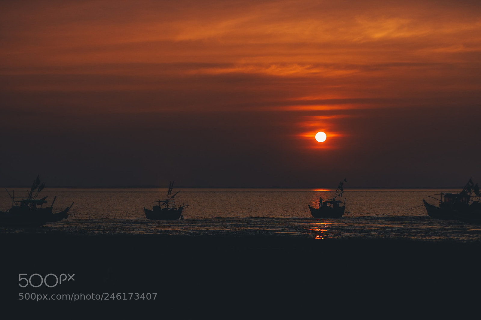 Canon EOS 750D (EOS Rebel T6i / EOS Kiss X8i) sample photo. Arrival at sunset photography
