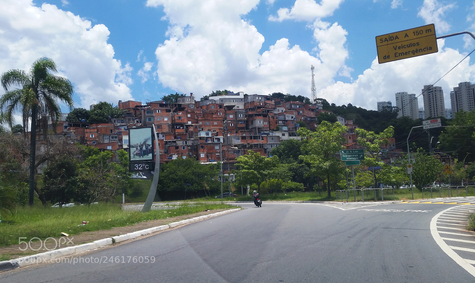 Samsung Galaxy S5 sample photo. Ranimiro shanty town photography