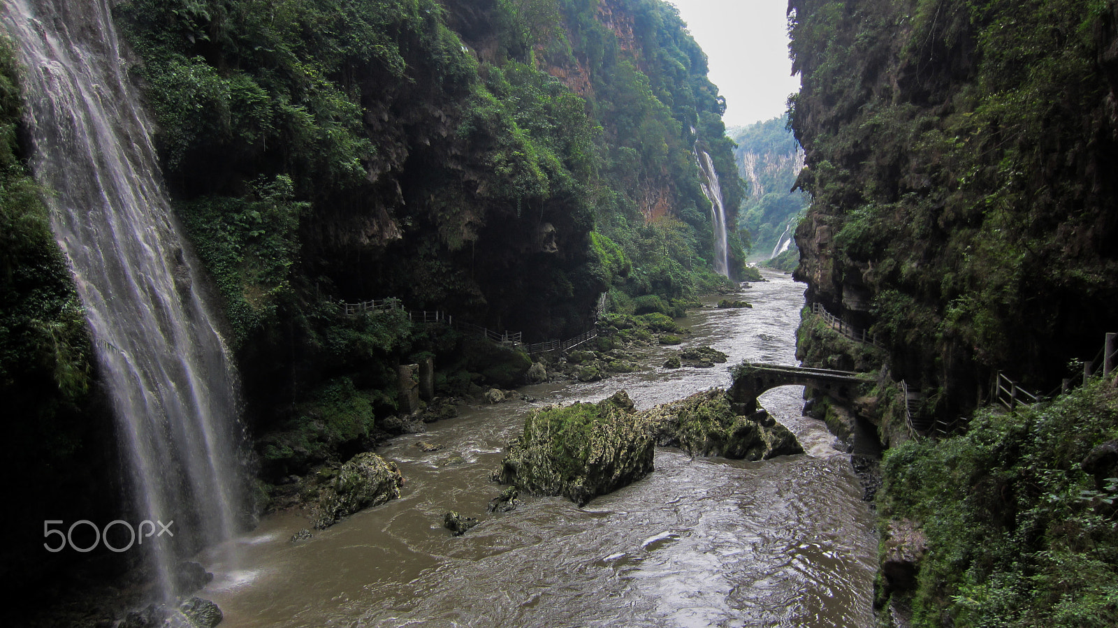 Canon PowerShot ELPH 300 HS (IXUS 220 HS / IXY 410F) sample photo. Waterfall bridge photography