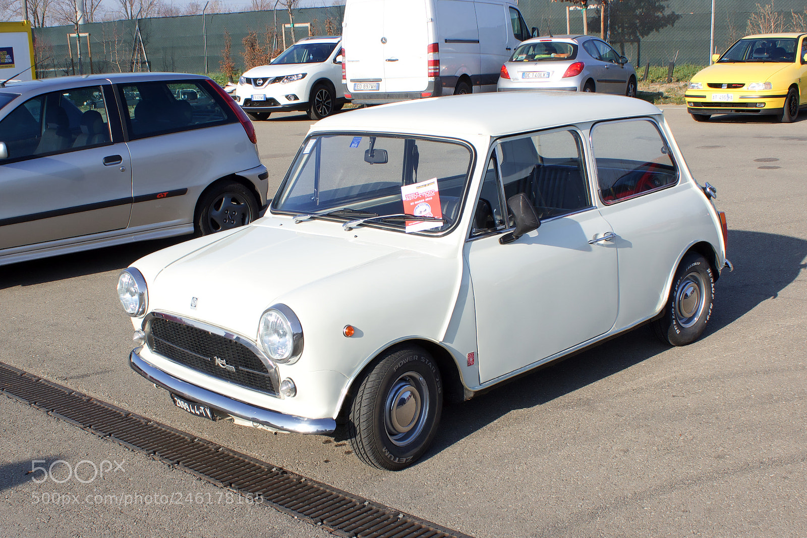 Canon EOS 600D (Rebel EOS T3i / EOS Kiss X5) sample photo. Old car photography