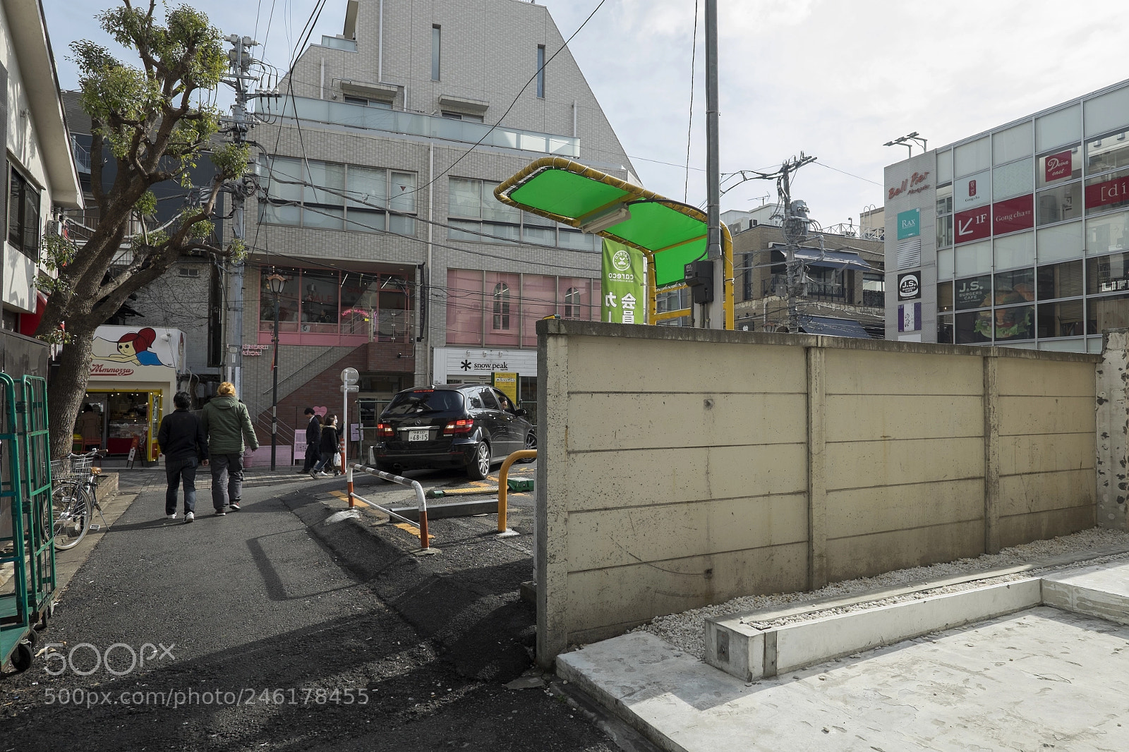 Fujifilm X-T1 sample photo. Tokyo.渋谷区神宮前　ヴィラハセ前から photography