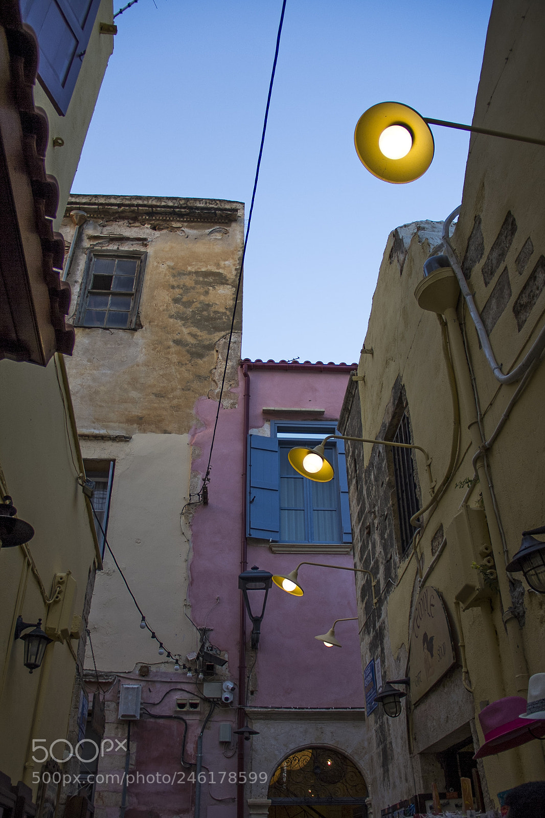Canon EOS 60D sample photo. Look up photography