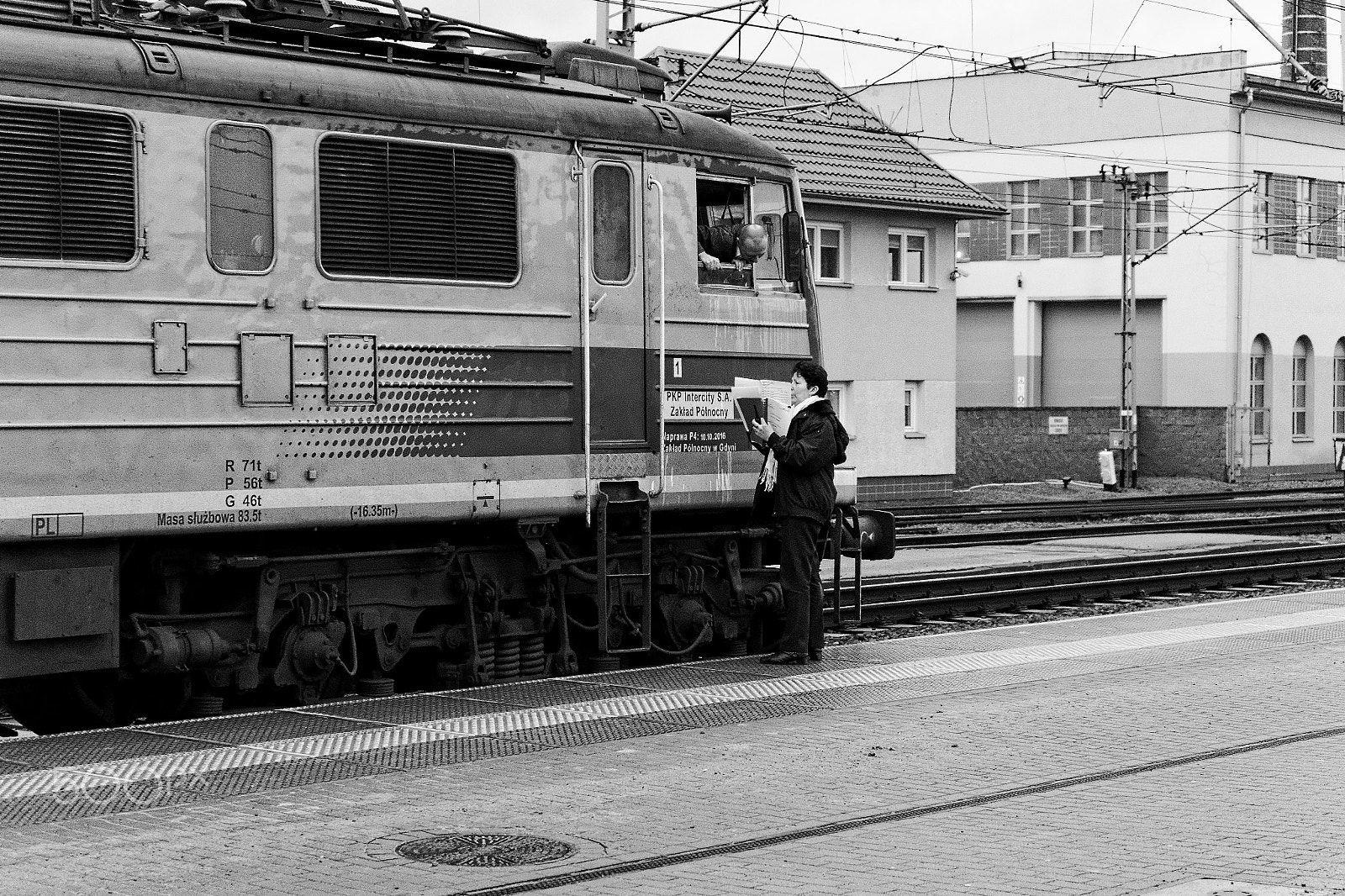 Sony FE 28-70mm F3.5-5.6 OSS sample photo. Ready to departure... photography