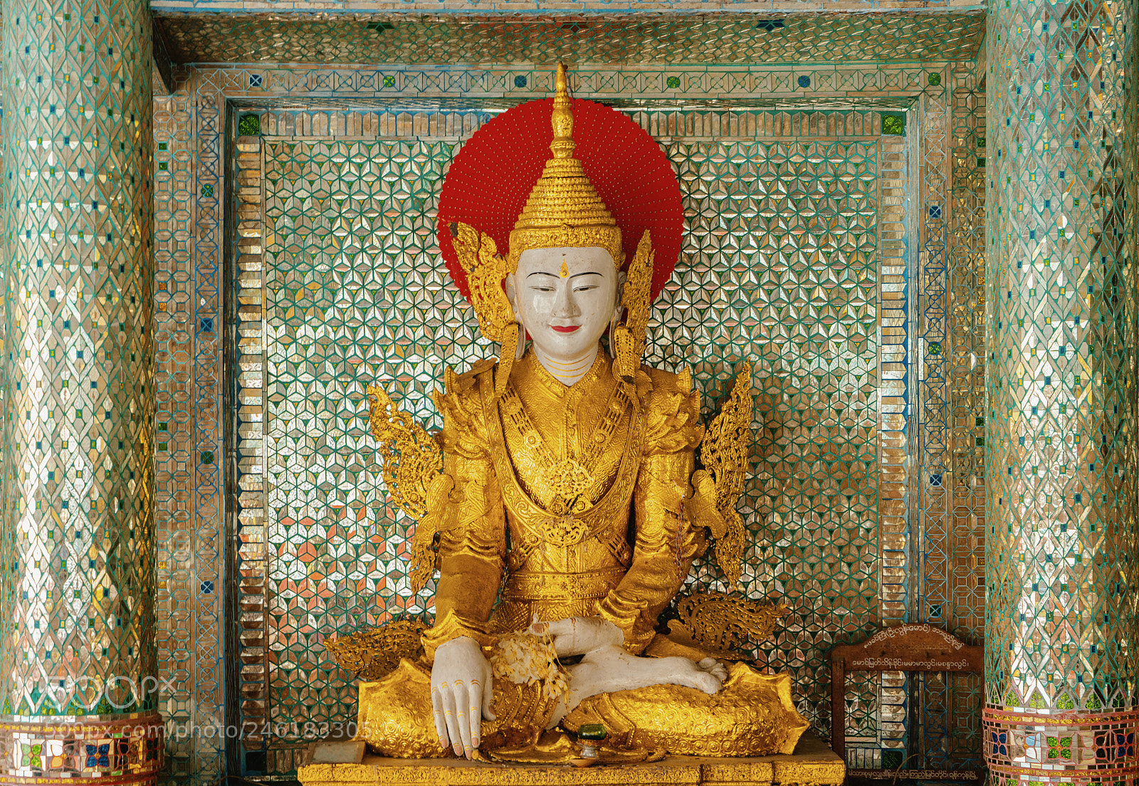Sony a7R II sample photo. Goldie buddha photography