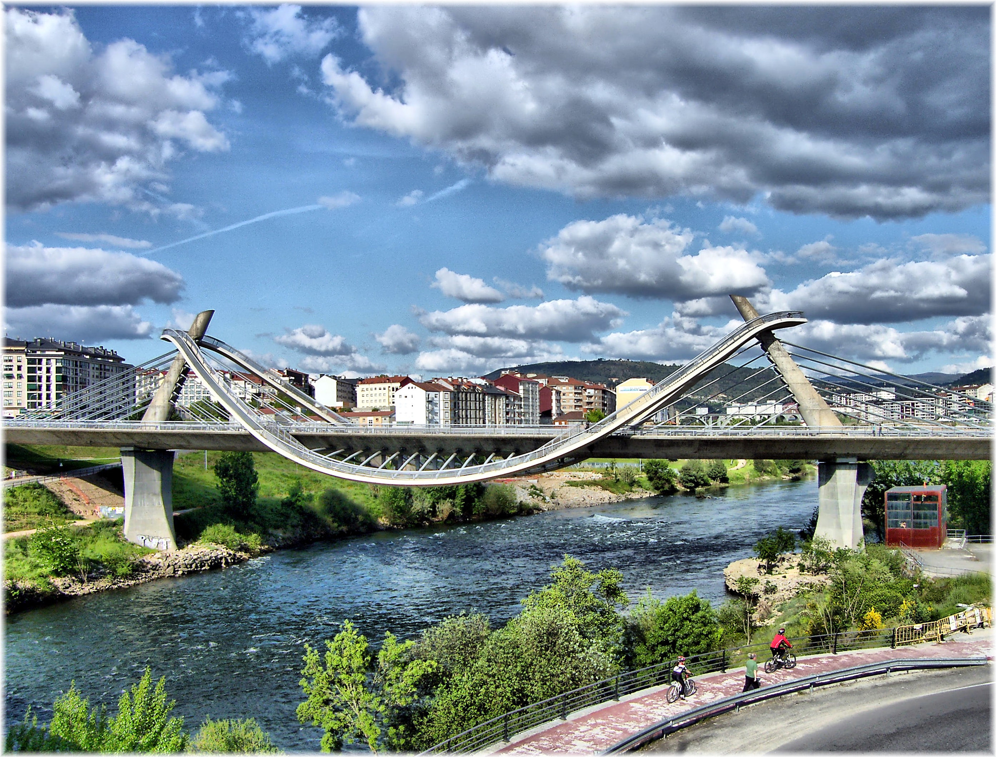 Samsung Pro 815 sample photo. Puente del milenio en ourense photography