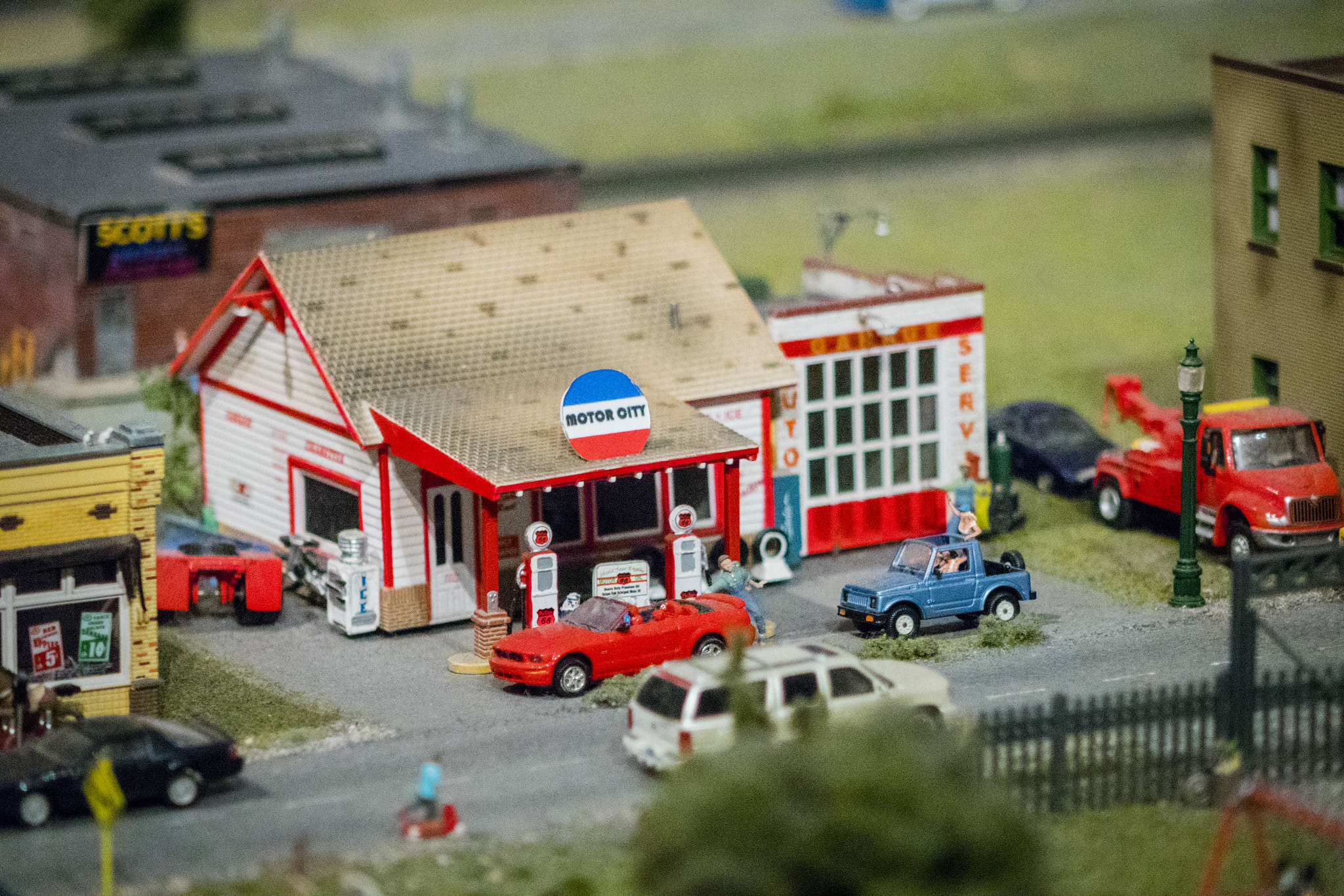 Sony Cyber-shot DSC-RX10 II sample photo. Miniature photography