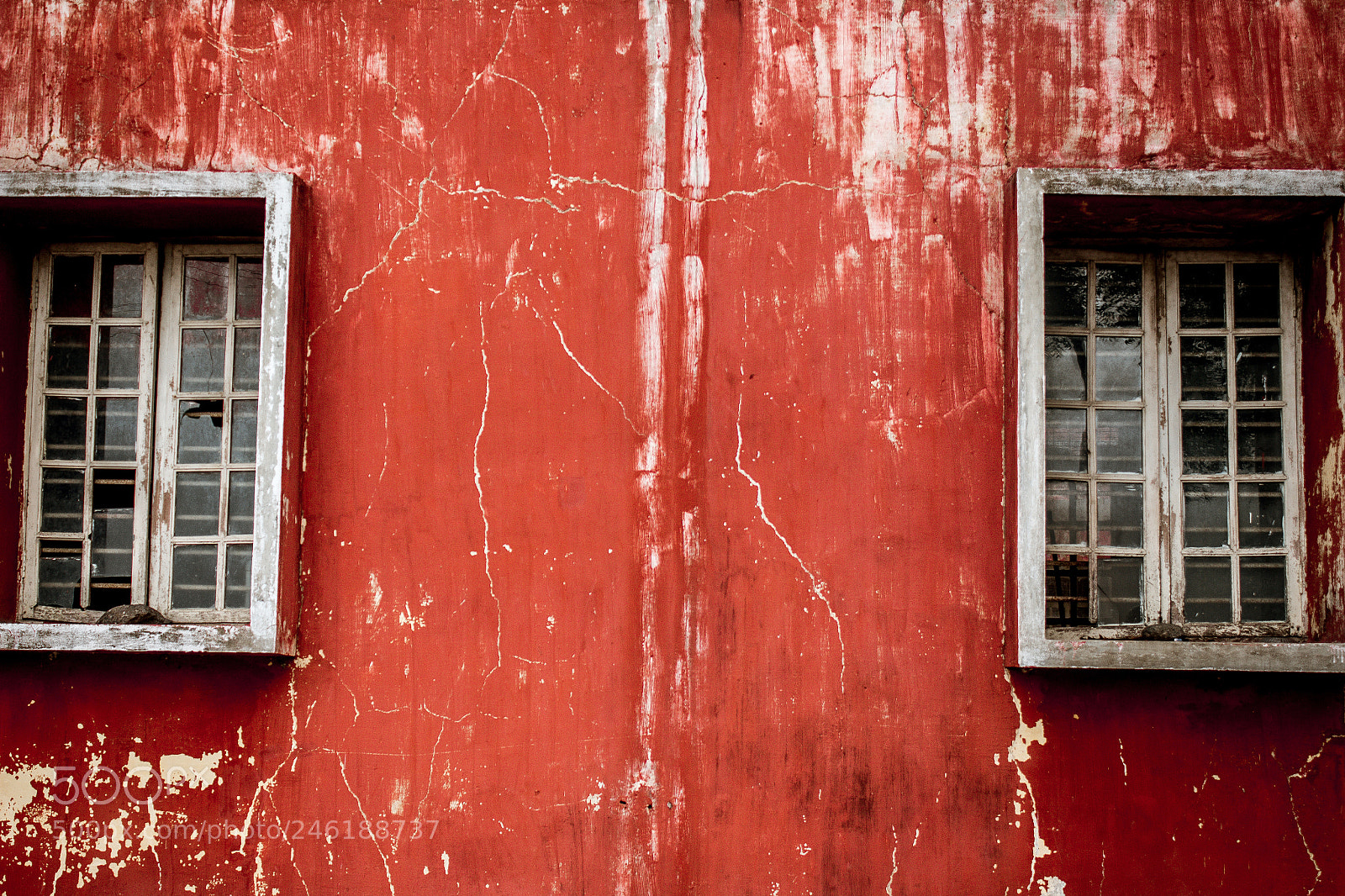 Canon EOS 700D (EOS Rebel T5i / EOS Kiss X7i) sample photo. Cracked wall photography