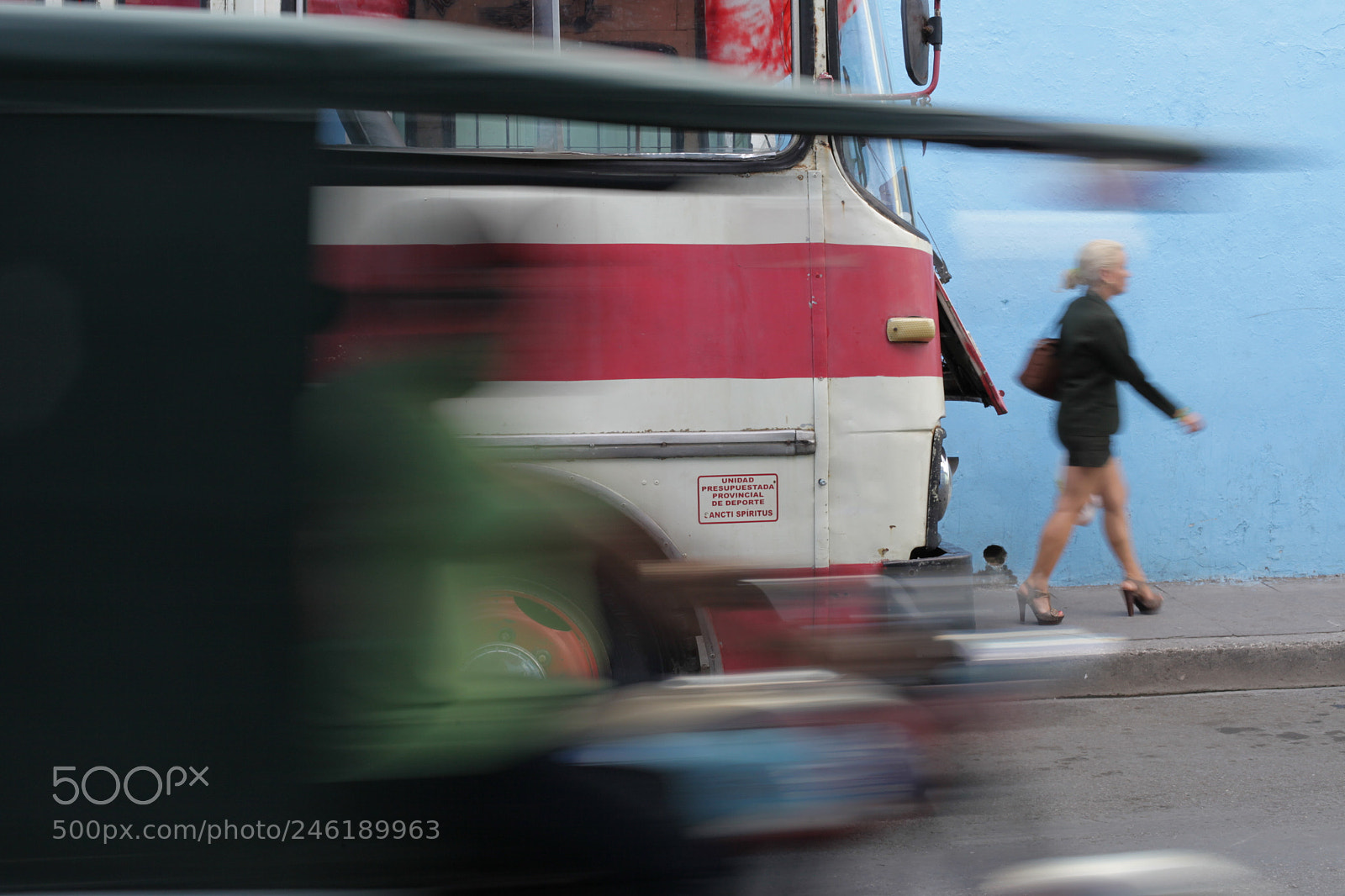 Canon EF 50mm F1.4 USM sample photo. Movement in cuba photography