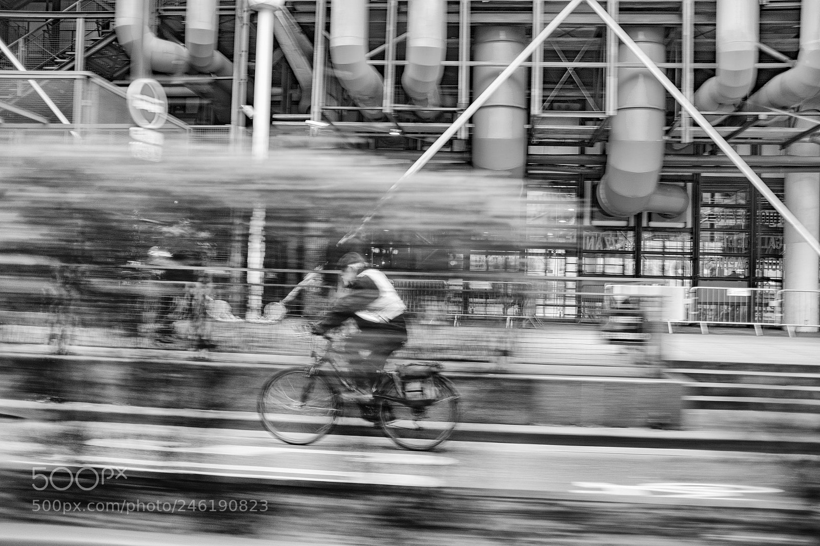 Fujifilm X100T sample photo. Paris beaubourg speedy biker photography