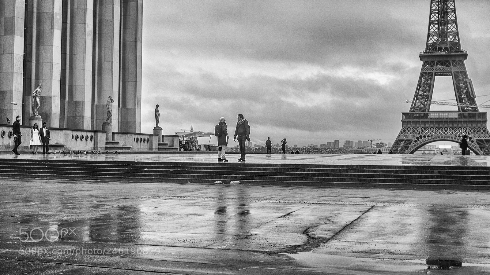 Fujifilm X100T sample photo. Paris which couple would photography