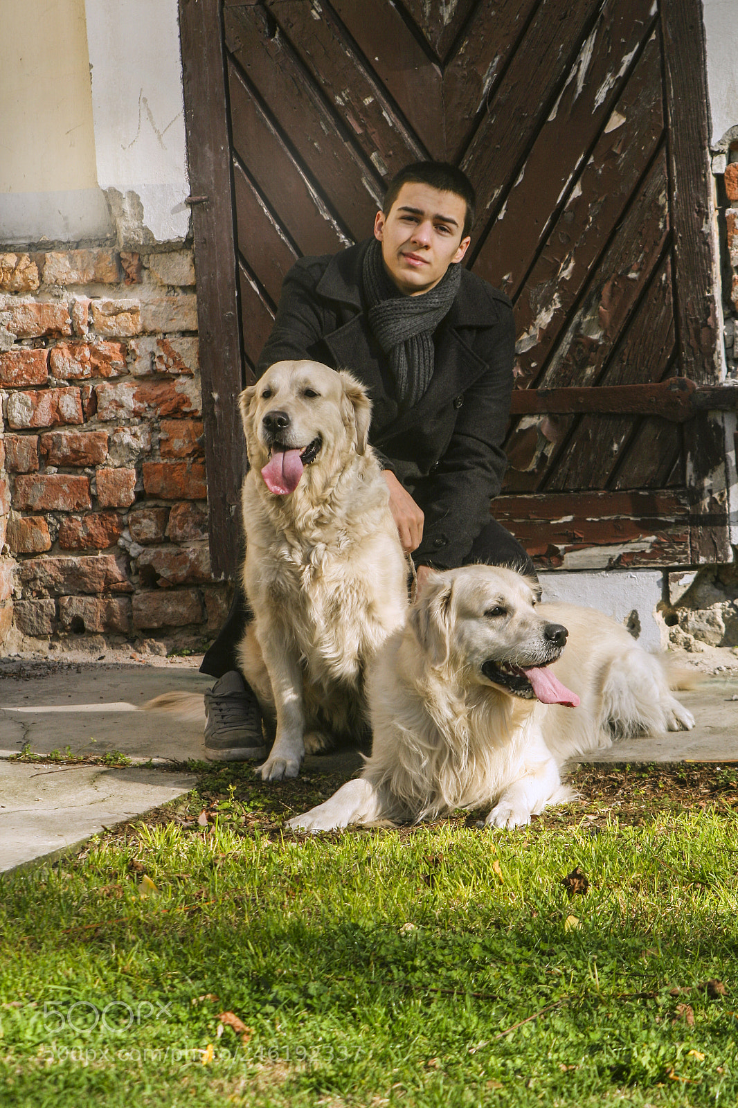 Canon EOS 400D (EOS Digital Rebel XTi / EOS Kiss Digital X) sample photo. Man and his dogs photography