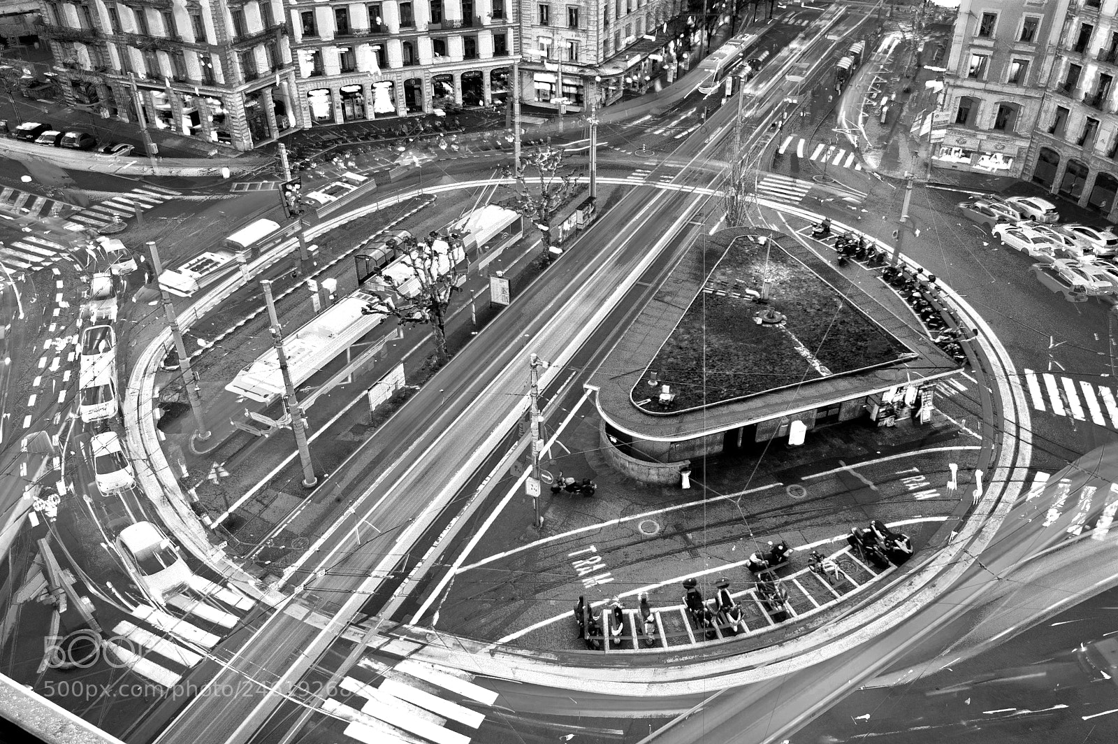 Nikon D40 sample photo. Traffic blurs in central photography