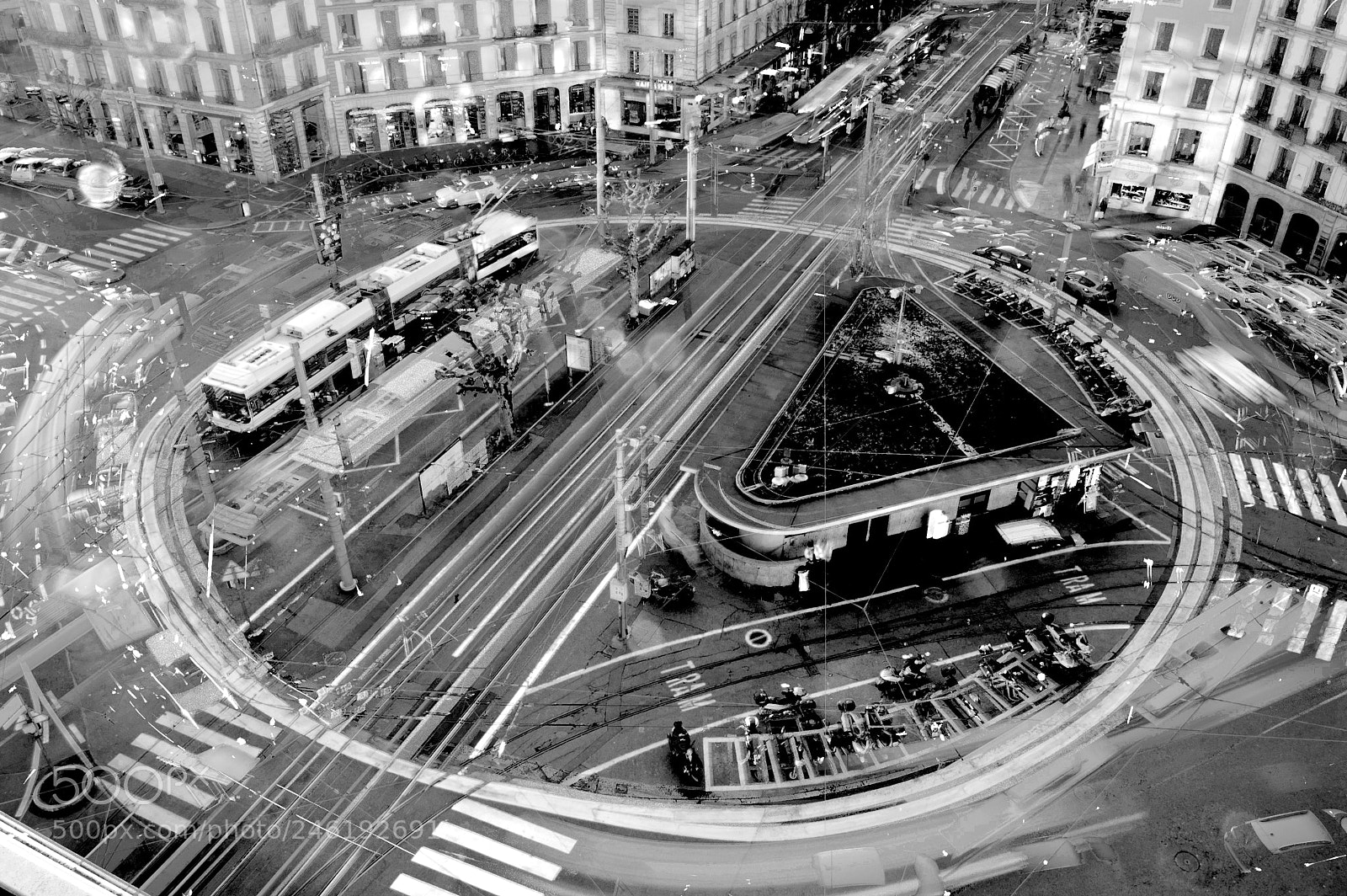 Nikon D40 sample photo. Traffic blurs in central photography
