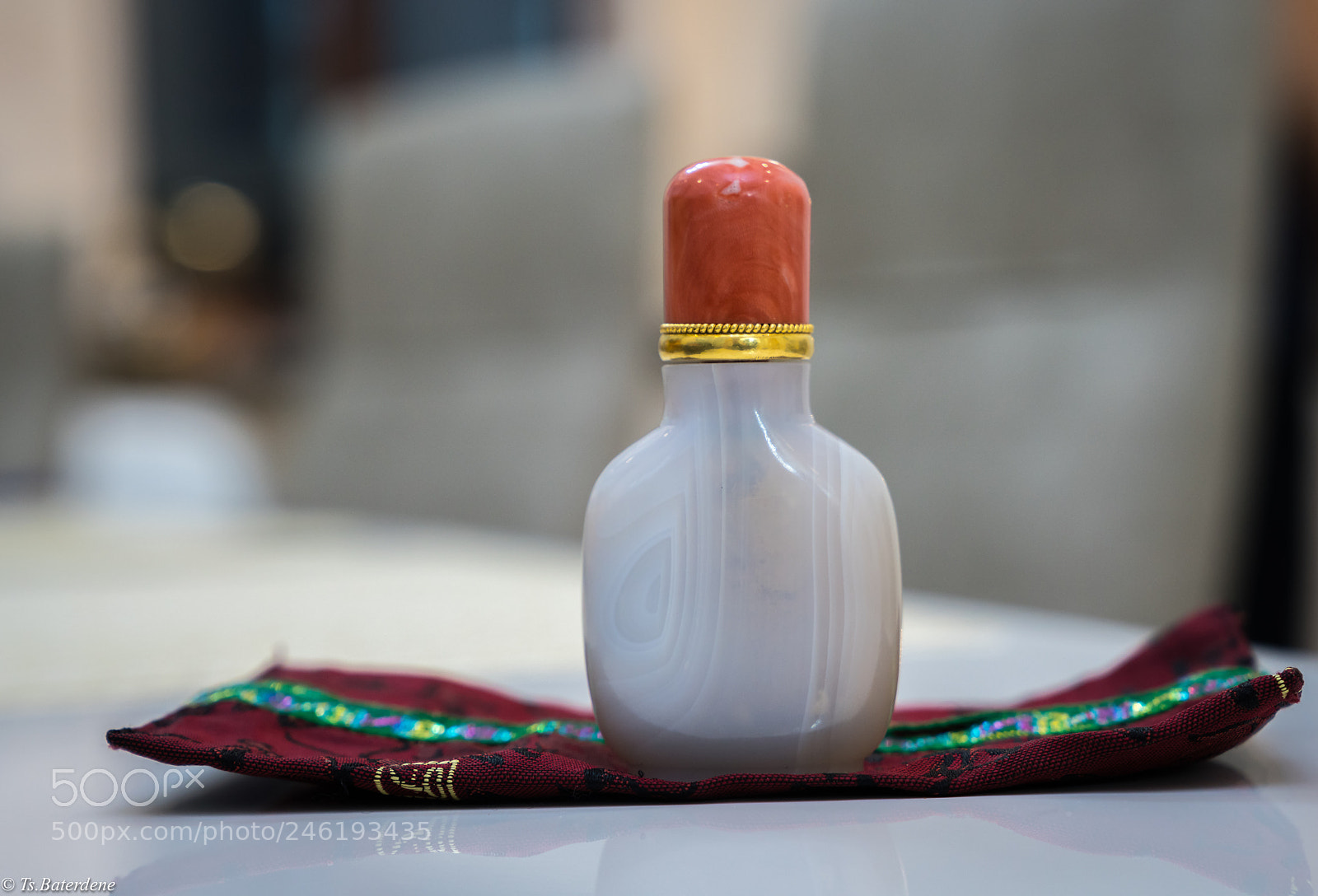 Sony a7R III sample photo. Case for snuff, gold photography