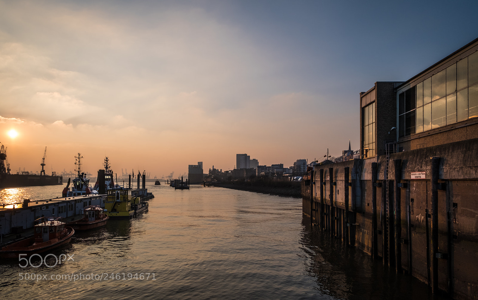 Fujifilm X-T2 sample photo. Hamburg hafen - landungsbr photography