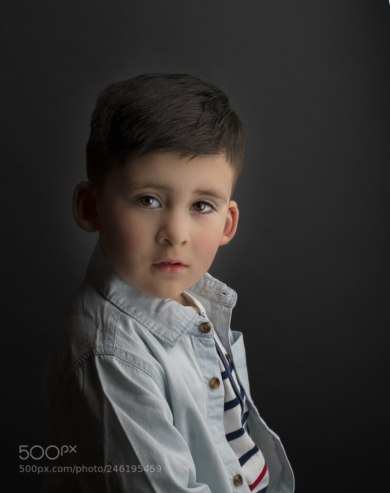 Canon EOS-1D X Mark II sample photo. Trying children portrait photography photography